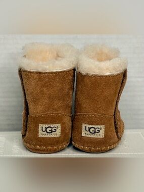 UGG Australia Baby Chestnut Sheepskin Suede Boots Size 0/1 Infant Soft Sole